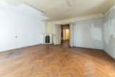 Bild - Kleines Zinshaus Mitten In Der Stadt