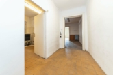 Bild - Kleines Zinshaus Mitten In Der Stadt