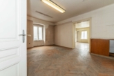 Bild - Kleines Zinshaus Mitten In Der Stadt